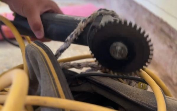 ▲彰化陳姓裝修師傅遭砂輪機割傷下體送醫。（圖／記者唐詠絮翻攝）