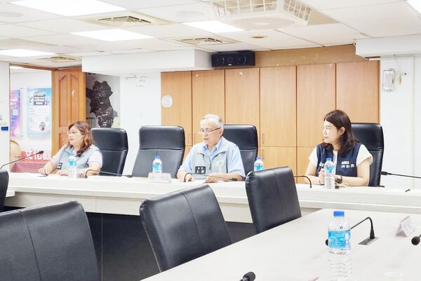 ▲針對網友在通訊軟體Thread指控，日前到復興區拉拉山遊玩，購買2盒水蜜桃返家卻發現僅一顆能吃；市府農業局昨天與復興區農會召開會議討論因應對策。（圖／市府農業局提供）