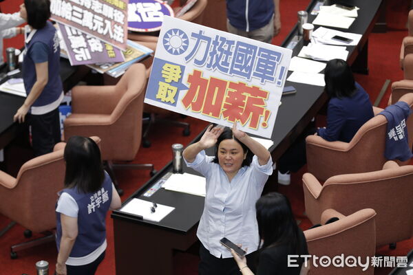 ▲▼立法院10日進行軍人待遇條例第五條表決，經表決過後完成三讀。（圖／記者湯興漢攝）