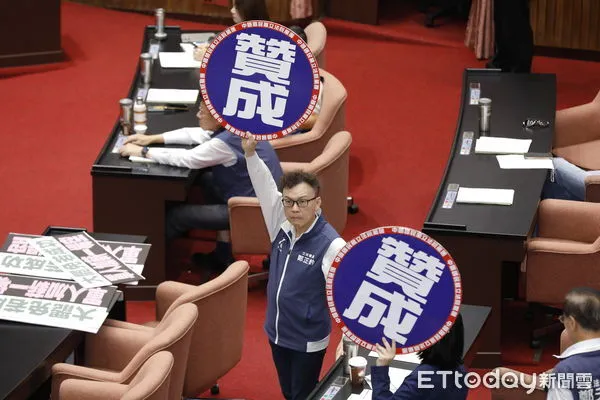 ▲▼立法院10日進行軍人待遇條例第五條表決，經表決過後完成三讀。（圖／記者湯興漢攝）