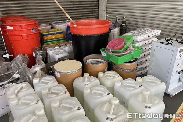 ▲法務部調查局破獲位於高雄杉林的芭樂果園製毒工廠，查扣大量毒品原料與設備。（記者林東良翻攝，下同）
