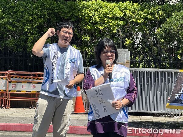 ▲▼台鐵產業工會理事長曹嘉君(右)、秘書長朱智宇(左)。（圖／記者李姿慧攝）