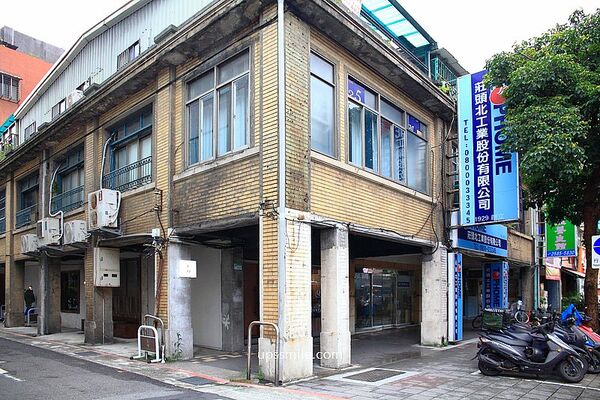 ▲▼白天是咖啡廳，夜晚小酌餐酒館，捷運大橋頭站深夜咖啡廳「Le Qun Cafebar樂裙」。（圖／部落客萍子提供）