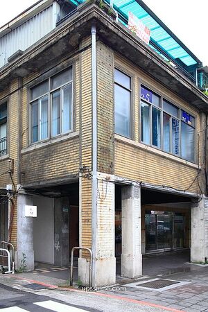 ▲▼白天是咖啡廳，夜晚小酌餐酒館，捷運大橋頭站深夜咖啡廳「Le Qun Cafebar樂裙」。（圖／部落客萍子提供）