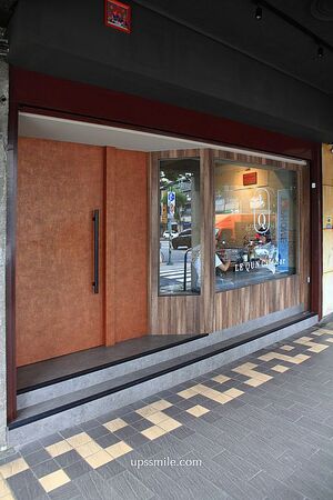 ▲▼白天是咖啡廳，夜晚小酌餐酒館，捷運大橋頭站深夜咖啡廳「Le Qun Cafebar樂裙」。（圖／部落客萍子提供）