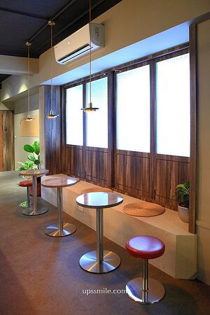 ▲▼白天是咖啡廳，夜晚小酌餐酒館，捷運大橋頭站深夜咖啡廳「Le Qun Cafebar樂裙」。（圖／部落客萍子提供）