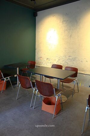 ▲▼白天是咖啡廳，夜晚小酌餐酒館，捷運大橋頭站深夜咖啡廳「Le Qun Cafebar樂裙」。（圖／部落客萍子提供）