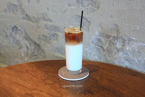 ▲▼白天是咖啡廳，夜晚小酌餐酒館，捷運大橋頭站深夜咖啡廳「Le Qun Cafebar樂裙」。（圖／部落客萍子提供）