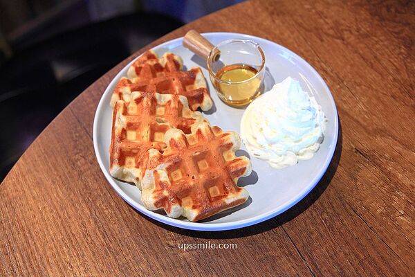 ▲▼白天是咖啡廳，夜晚小酌餐酒館，捷運大橋頭站深夜咖啡廳「Le Qun Cafebar樂裙」。（圖／部落客萍子提供）