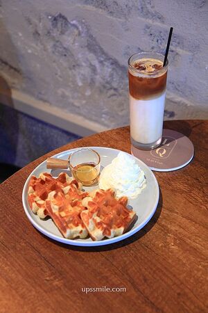 ▲▼白天是咖啡廳，夜晚小酌餐酒館，捷運大橋頭站深夜咖啡廳「Le Qun Cafebar樂裙」。（圖／部落客萍子提供）