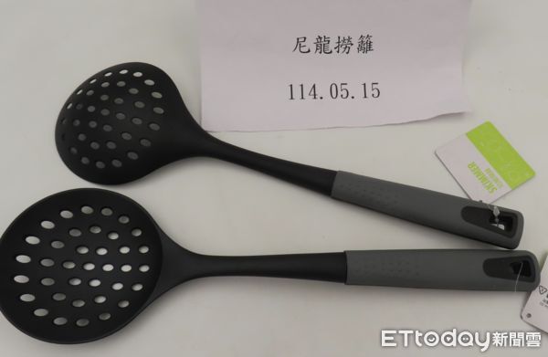 中國大陸輸入的「尼龍撈籬」溶出試驗違規。（圖／食藥署提供）