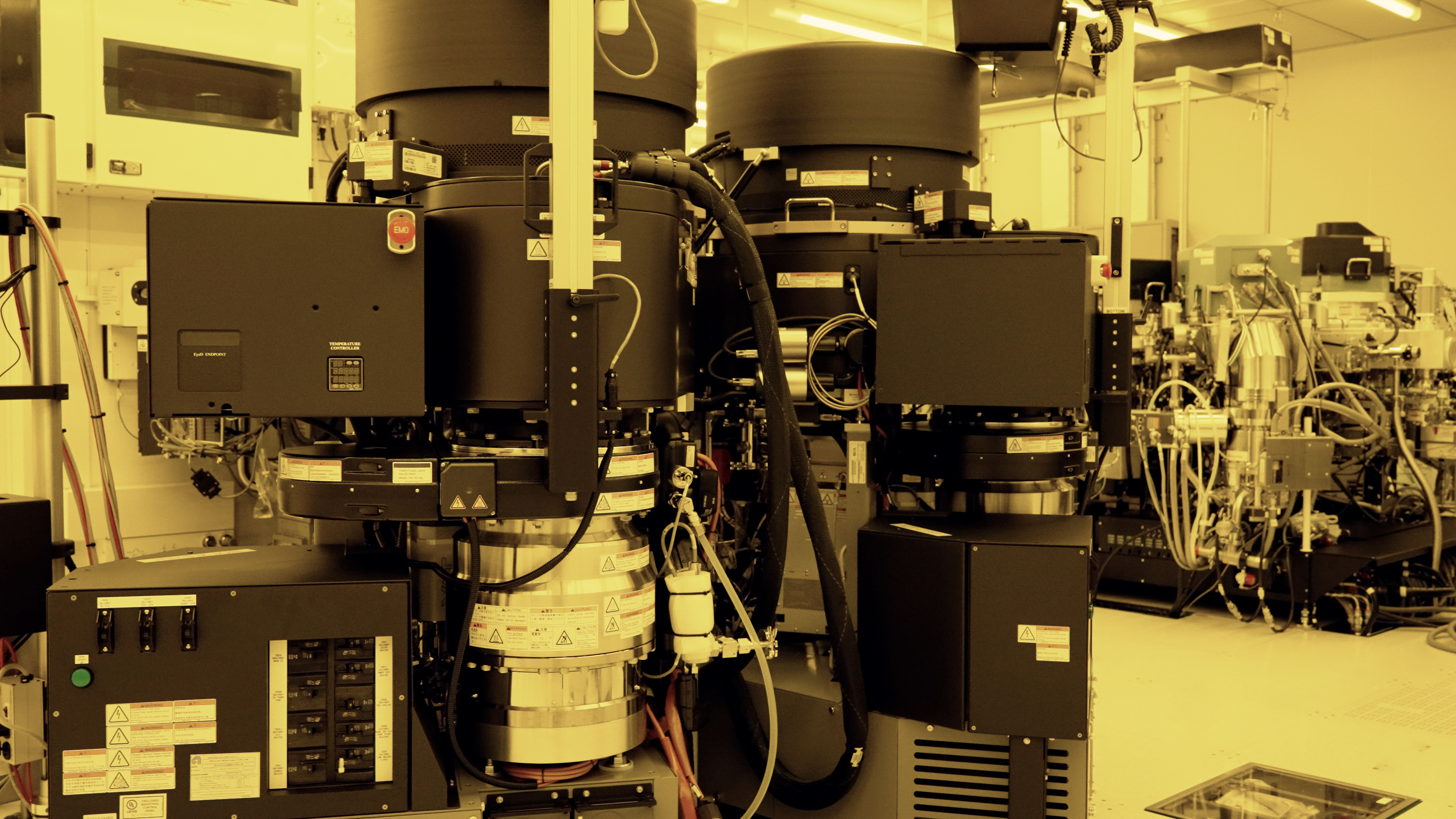 ▲▼中研究發表量子電腦晶片製程科學研發成果，不僅成功以8吋晶圓機台製作高品質超導量子位元，也揭牌國內首座量子晶片製程研發平台與量子計算測試平台。（圖／中研院提供）