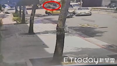 板橋運將撞死女騎士!撞擊瞬間曝光 她「噴飛空翻3圈」墜地慘死