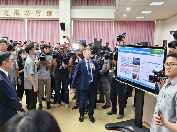 ▲▼高檢署今（10日）在財政部關務署舉辦第12波安居緝毒專案成果發表，行政院長卓榮泰出席嘉勉。（圖／高檢署提供）