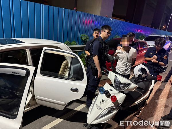 ▲▼警方攔下楊男等3人犯案車輛，救出廖男，警方起獲犯案工具及廖男遭搶的金飾             。（圖／記者陳以昇翻攝）