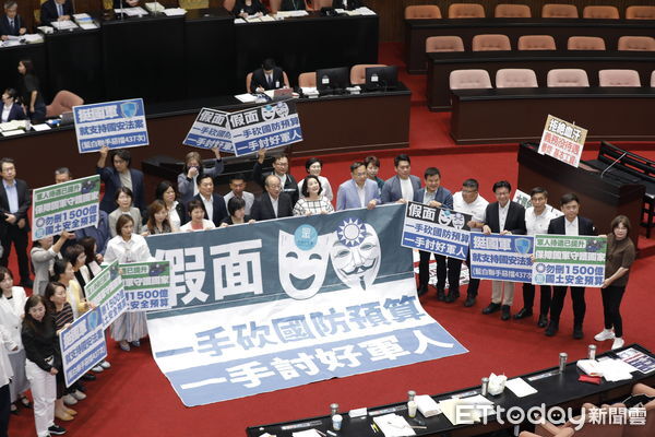 ▲▼立法院10日續審「退除役官兵輔導條例修正案」，就退役上校以上階級軍人子女教育補助案完成三讀。（圖／記者湯興漢攝）