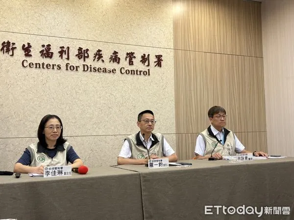 ▲▼疾管署疫情記者會。李佳琳（左起）、羅一鈞、詠青。（圖／記者洪巧藍攝）