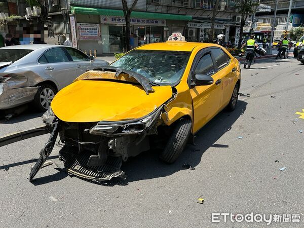 ▲▼板橋區小黃司機闖紅燈連撞2車，造成女騎士送醫身亡             。（圖／記者陳以昇翻攝）