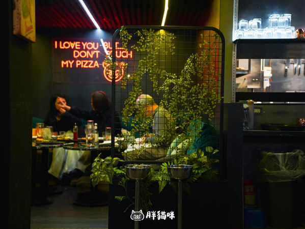 ▲▼台北東區美食推薦「Black Pepper」義大利餐酒館，必點這3道窯烤披薩。（圖／部落客胖貓咪提供）