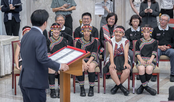 ▲▼總統賴清德接見「台灣原聲童聲合唱團」。（圖／總統府提供）