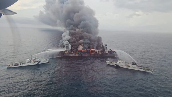 ▲▼ 萬海航運的WAN HAI 503旺春輪10日還在燒。（圖／翻攝自Indian Coast Guard）
