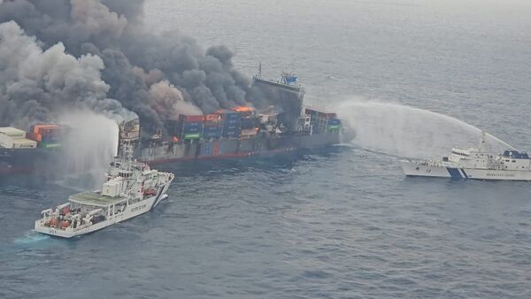 ▲▼ 萬海航運的WAN HAI 503旺春輪10日還在燒。（圖／翻攝自Indian Coast Guard）