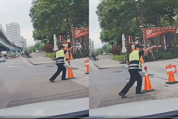 ▲▼魔性阿伯指揮交通爆紅。（圖／翻攝臉書／爆料公社）