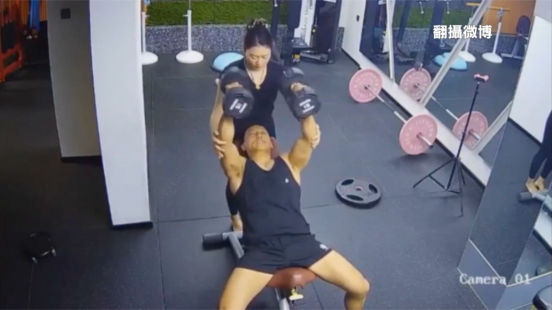 ▲▼肉體激勵重訊。（圖／翻攝微博）