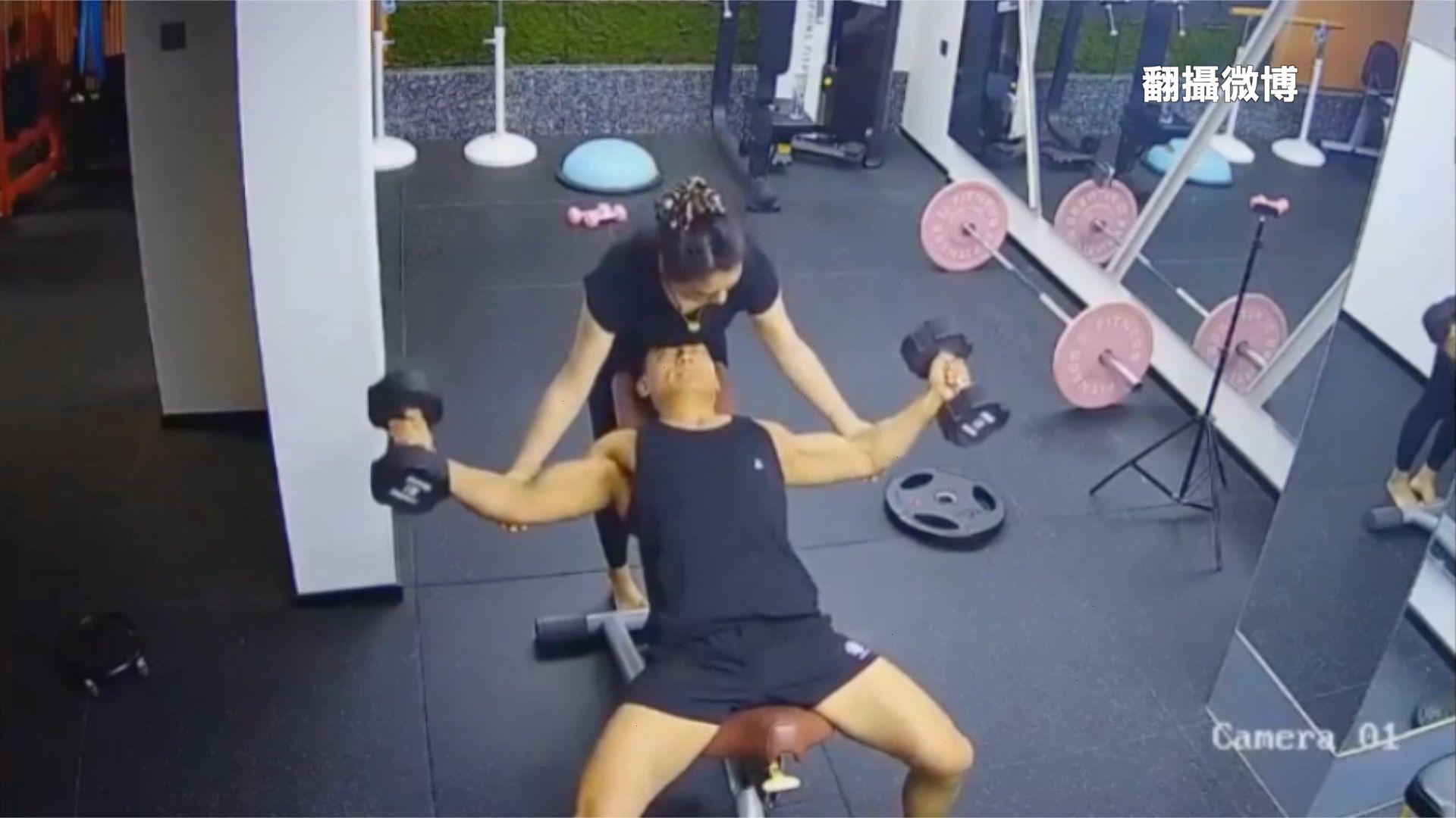 ▲▼肉體激勵重訊。（圖／翻攝微博）