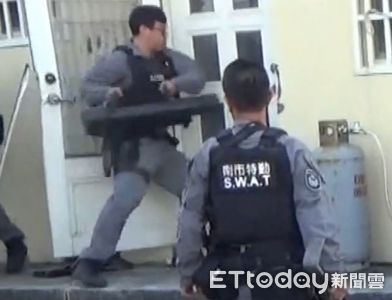 藏彩虹菸、喪屍彈！濱海毒窟被抄了　台南特警攻堅畫面曝