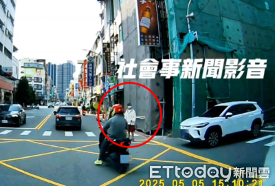 沒車要禮讓!高雄拐杖伯過不了馬路 警「以車追人」全要開罰