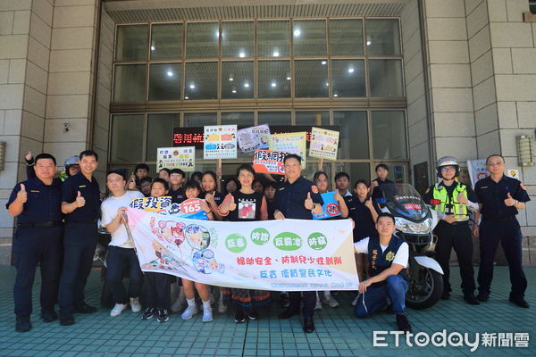 ▲瑞濱國小參訪瑞芳分局 學童變身迷你波麗士。（圖／記者郭世賢翻攝）