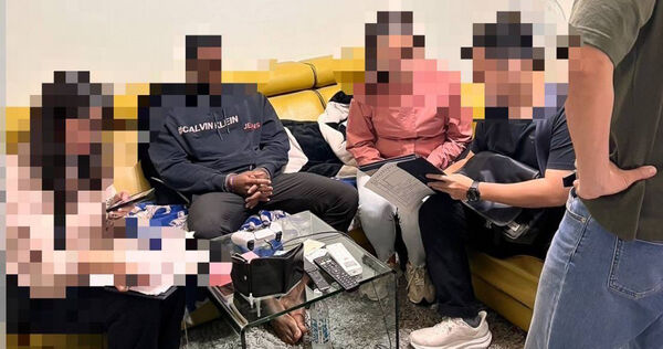 新北警破獲一起跨國詐騙案，兵分多路逮到主腦及奈及利亞籍男子等多名共犯，檢方依洗錢防制法及銀行法起訴。（圖／翻攝畫面）