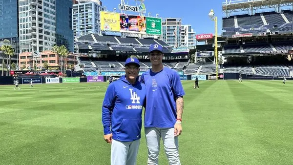 ▲▼     柯敬賢與大谷翔平合影        。（圖／柯敬賢提供）