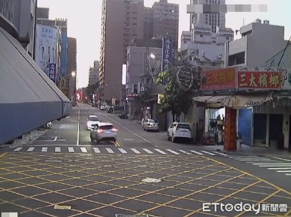 ▲▼skoda轎車轉彎幅度過大，猛撞來車。（圖／記者許宥孺翻攝）