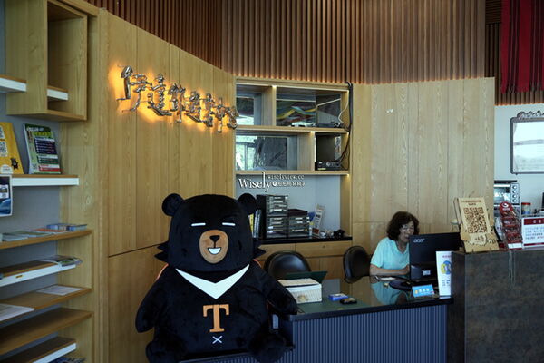 ▲▼力麗循路麓咖啡廳。（圖／部落客WISELY`S 拍拍照寫寫字授權提供）