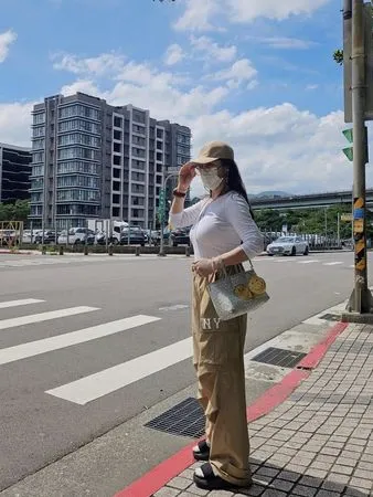 ▲▼全台氣溫直逼38度！　陳美鳳出門堅持「長袖穿搭」。（圖／翻攝自臉書）