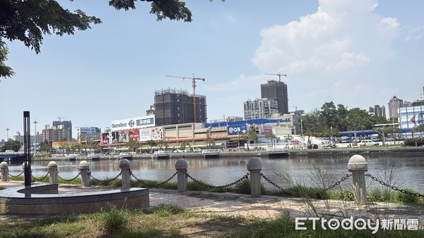 ▲▼     七賢大樓        。（圖／記者張雅雲攝）