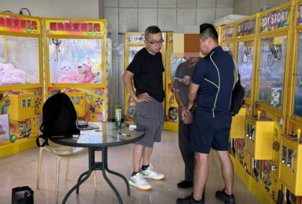 ▲彰化芳苑警扮金主抓詐騙車手。（圖／警方提供）