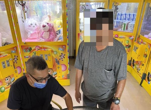 ▲彰化芳苑警扮金主抓詐騙車手。（圖／警方提供）