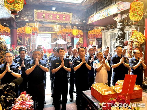 ▲西螺福興宮頒發「太平媽績優員警獎勵金」，鼓勵西螺警分局優秀警政人員、提升服務士氣。（圖／記者游瓊華翻攝）