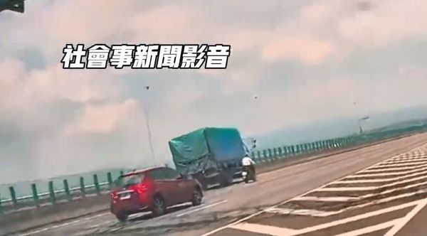 ▲▼南投男子誤騎國道還鬼切內側，貨車驚嚇轉向險翻覆。（圖／翻自社會事新聞影音）