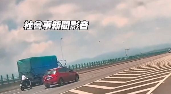 ▲▼南投男子誤騎國道還鬼切內側，貨車驚嚇轉向險翻覆。（圖／翻自社會事新聞影音）
