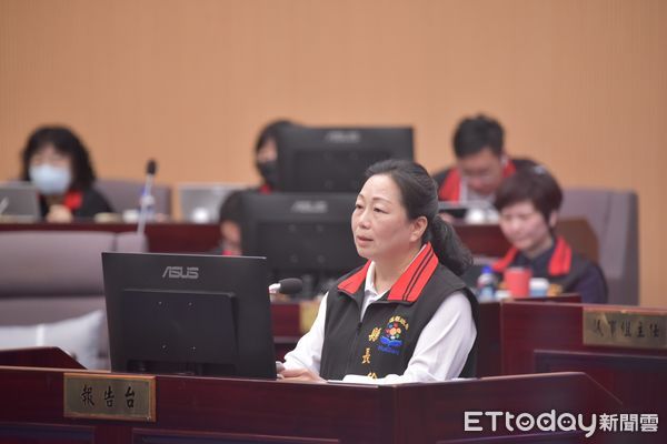 ▲花蓮縣長徐榛蔚於縣議會答詢時表示，將不惜舉債穩定地方弱勢社會福利補助及基層人員薪資。（圖／花蓮縣政府提供）