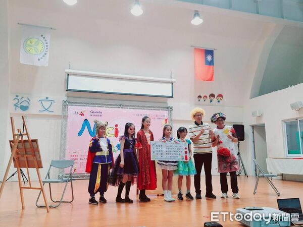 ▲《游於藝》「NIKI的心靈城堡」巡展最終站今於裕文圖書館開幕，16校學生共同參展展現創意成果。（記者林東良翻攝，下同）