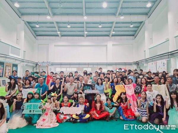▲《游於藝》「NIKI的心靈城堡」巡展最終站今於裕文圖書館開幕，16校學生共同參展展現創意成果。（記者林東良翻攝，下同）