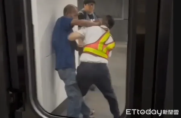▲▼酒醉旅客毆打台鐵松山站運轉員。（圖／讀者提供）