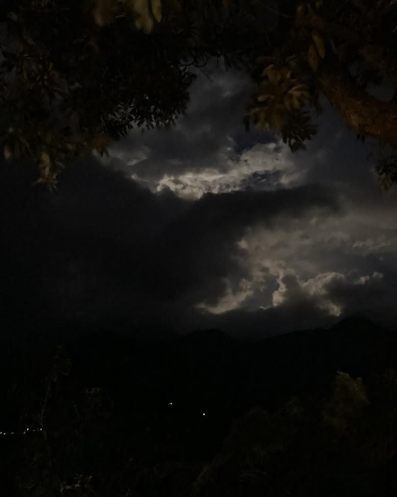 ▲▼清境農場分享在山上拍到的畫面，草莓月亮被雲給遮住。（圖／翻攝臉書／清境農場）
