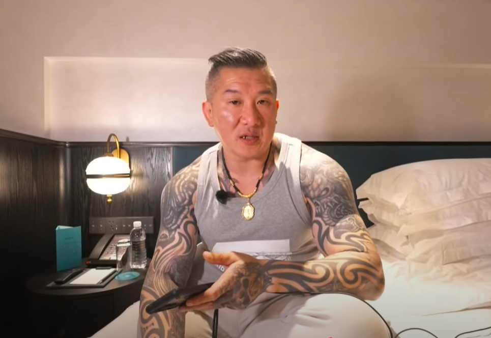 被酸在中國變禮貌了，館長曝原因。（圖／翻攝自YouTube／館長惡名昭彰）