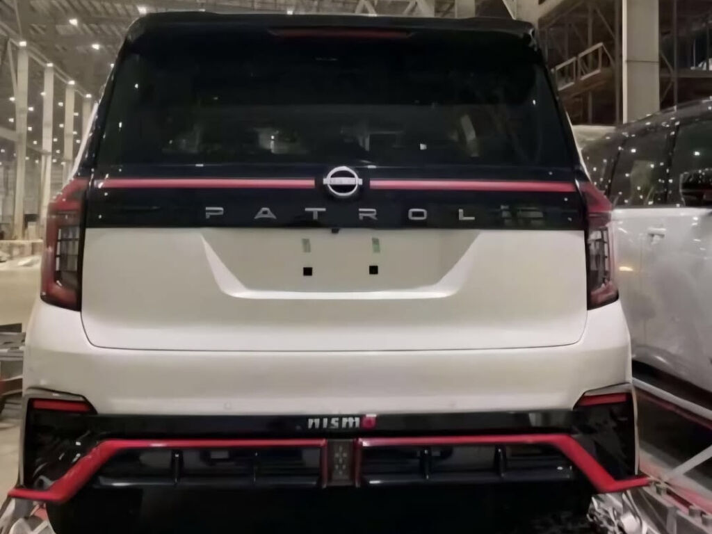 ▲外觀擁有更運動化的空力套件與紅色飾條。（圖／翻攝自emcocars.com）